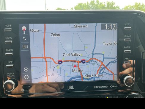 Used 2021 Toyota Highlander Limited FWD image 19