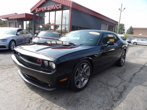 Used 2012 Dodge Challenger R/T RWD image 1