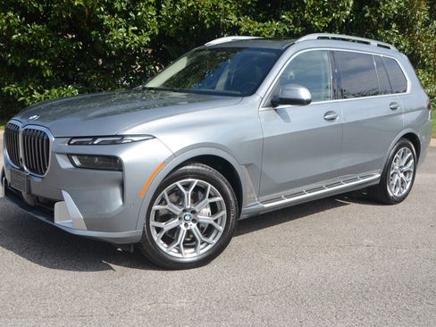 Used 2025 BMW X7 xDrive40i AWD/4WD image 6