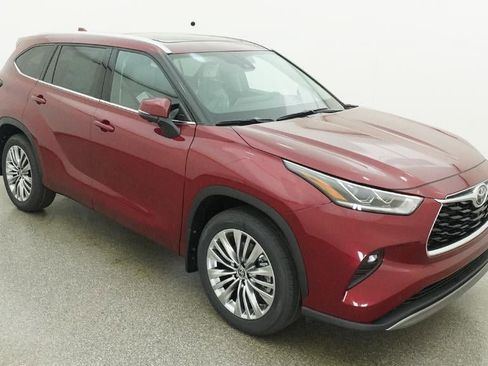 New 2026 Toyota Highlander Platinum image 13