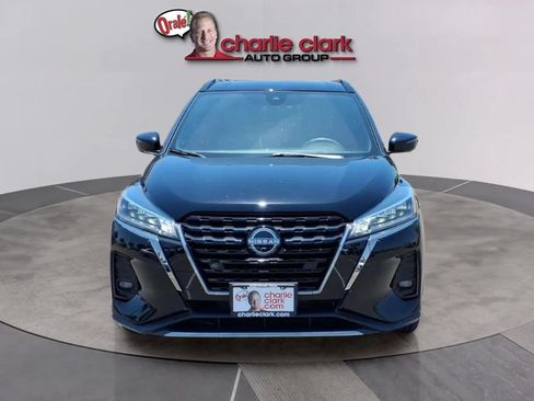 Used 2023 Nissan Kicks SR w/ SR Premium Package FWD image 9