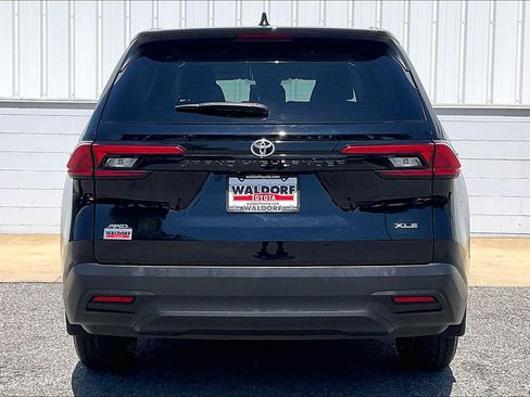 Used 2024 Toyota Grand Highlander AWD image 5