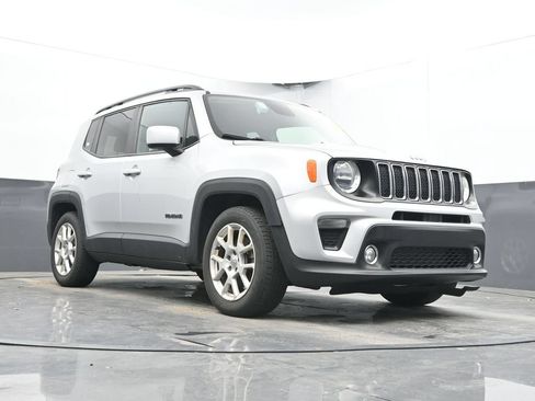 Used 2020 Jeep Renegade Latitude FWD image 24