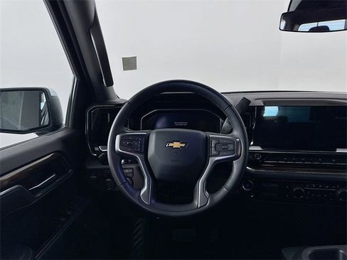 Used 2025 Chevrolet Silverado 1500 LT image 23