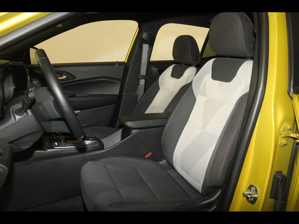 Certified 2025 Chevrolet Trax RS w/ Driver Confidence Package FWD image 22