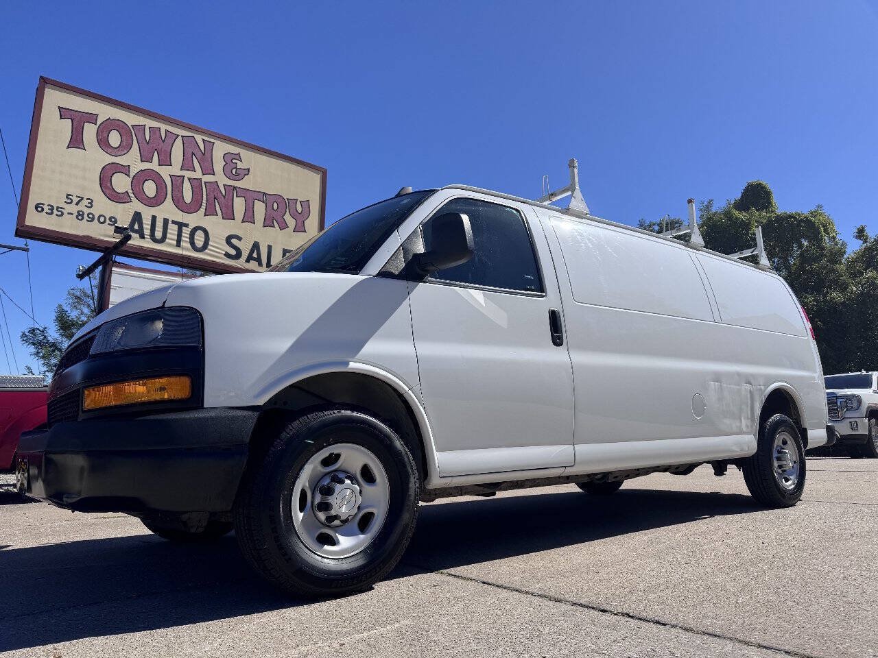 Used 2018 Chevrolet Express 3500 Extended w/ Driver Convenience Package RWD image 1