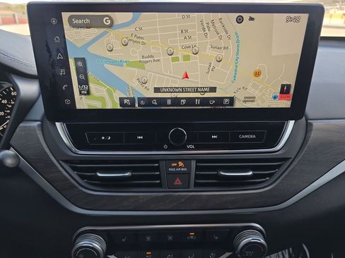 Used 2023 Nissan Altima 2.5 SV w/ SV Premium Package image 14