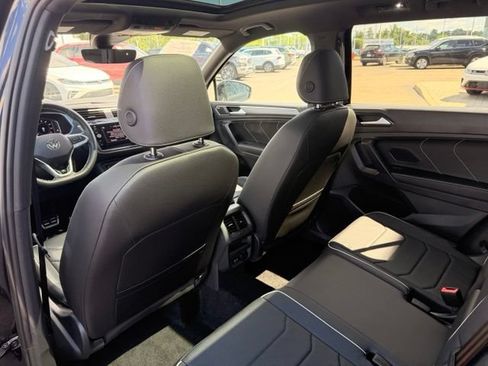 Used 2023 Volkswagen Tiguan SEL R-Line AWD/4WD image 15