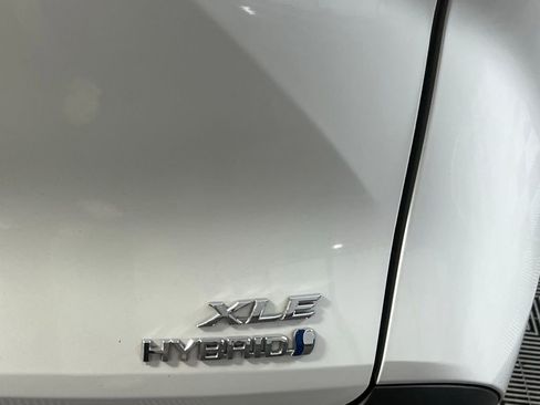 Used 2023 Toyota Sienna XLE image 12