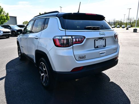 Used 2025 Jeep Compass Limited AWD/4WD image 8