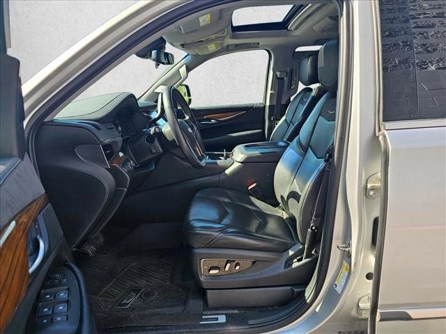 Used 2017 Cadillac Escalade Luxury AWD/4WD image 19