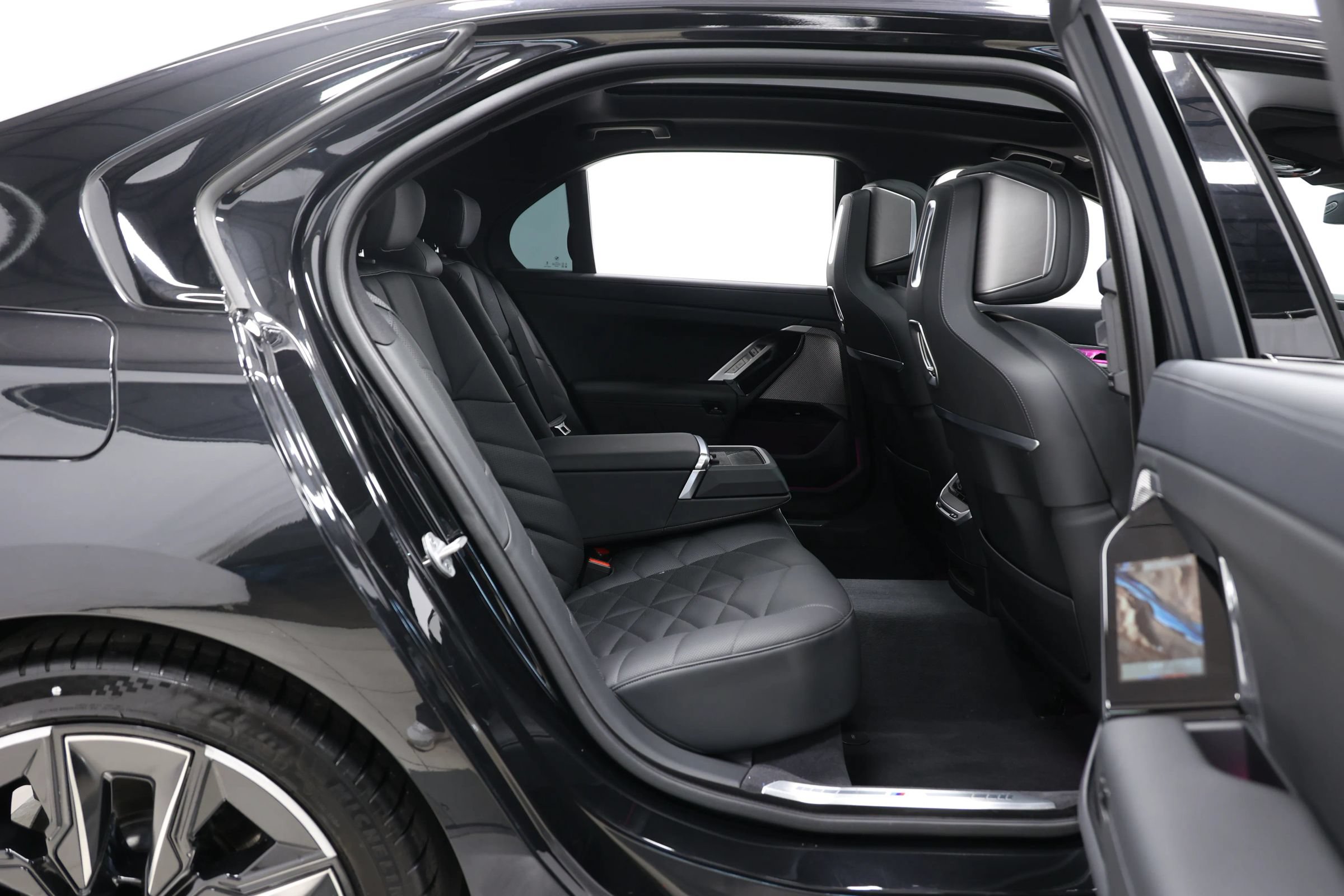 Used 2025 BMW 740i RWD image 85