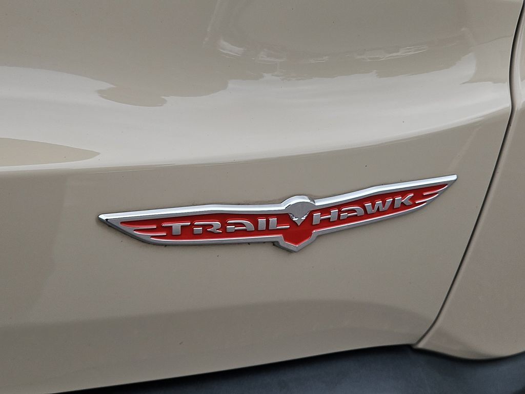 Used 2016 Jeep Renegade Trailhawk AWD/4WD image 9