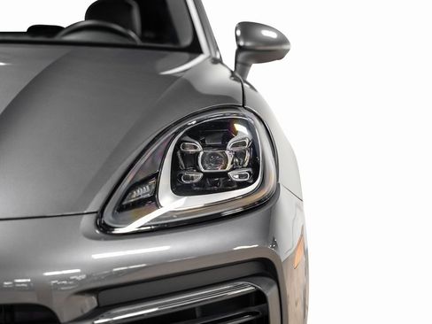 Used 2021 Porsche Cayenne Coupe image 4