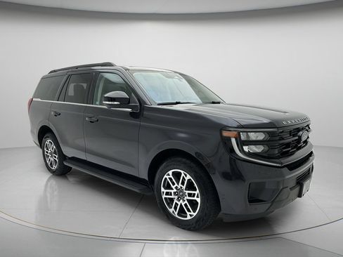Used 2025 Ford Expedition Active AWD/4WD image 3