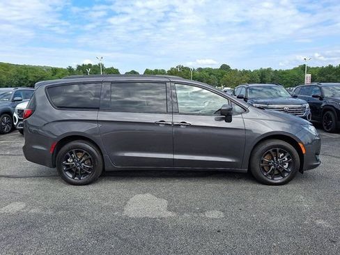 Used 2020 Chrysler Pacifica Touring-L w/ Advanced Safetytec Group AWD/4WD image 9