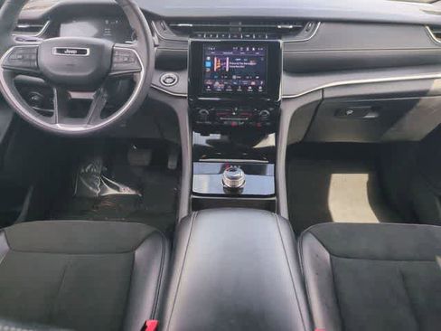 Used 2024 Jeep Grand Cherokee L Laredo image 15