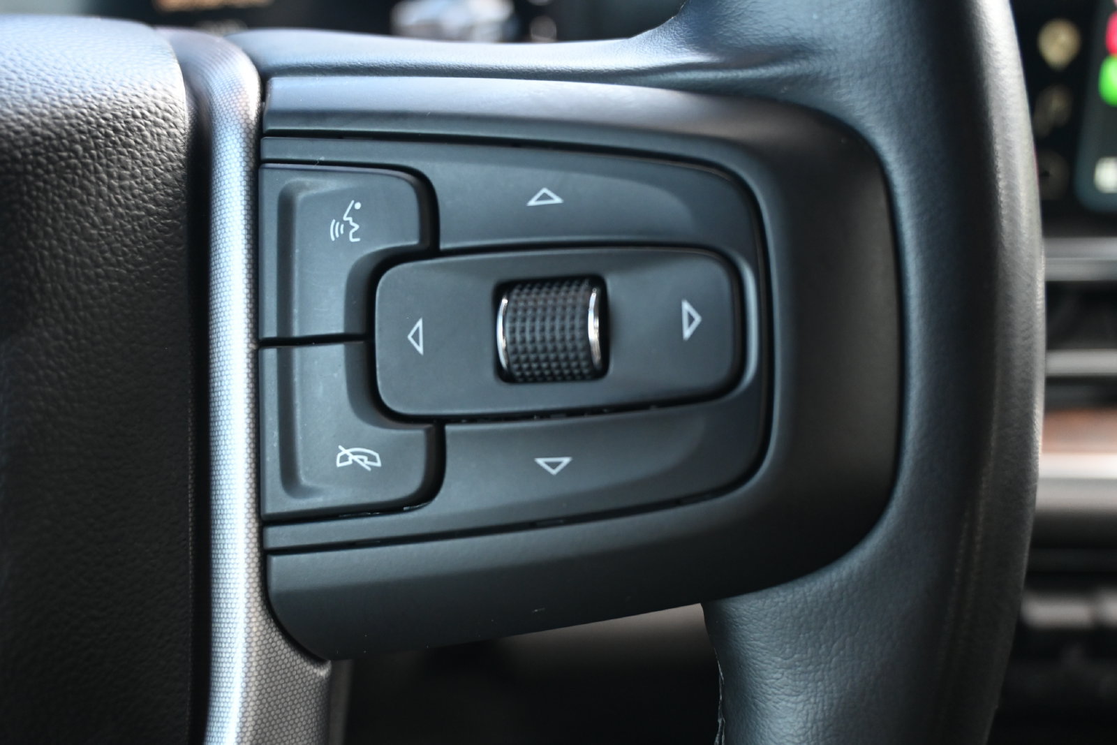Used 2025 GMC Sierra 1500 SLT RWD image 14