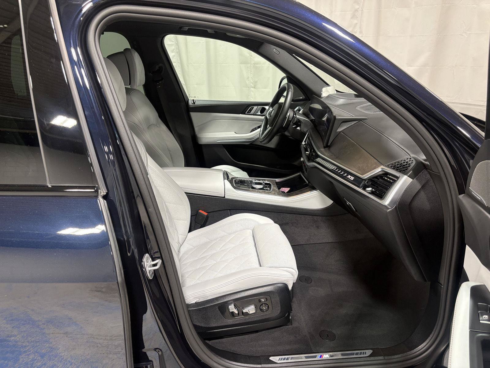 Used 2025 BMW X5 xDrive40i w/ Executive Package AWD/4WD image 9