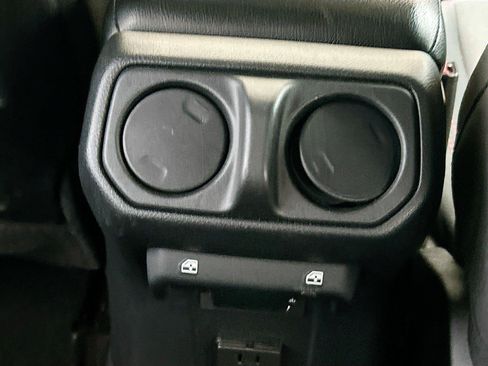 Used 2022 Jeep Wrangler Unlimited Rubicon w/ Xtreme Recon 35" Tire Package AWD/4WD image 19