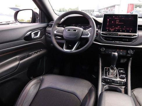 Used 2025 Jeep Compass Trailhawk AWD/4WD image 22