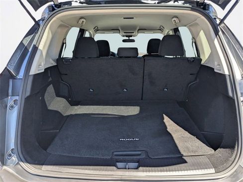 Used 2023 Nissan Rogue S image 8