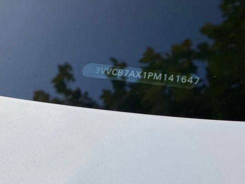 Used 2023 Volkswagen Tiguan SE R-Line FWD image 7