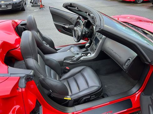 Used 2006 Chevrolet Corvette Convertible w/ Preferred Equipment Group image 24