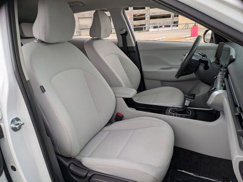 Used 2025 Hyundai Kona SEL FWD image 28