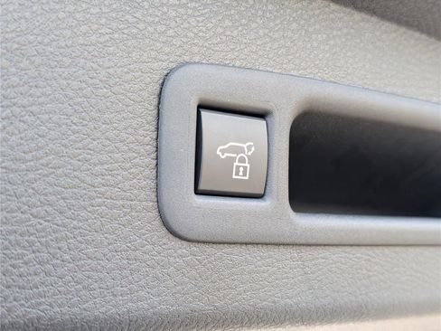 Used 2025 Toyota Sienna Platinum image 16