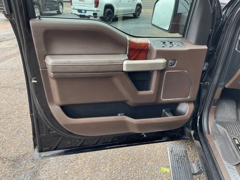 Used 2018 Ford F150 King Ranch w/ Equipment Group 601A Luxury AWD/4WD image 12