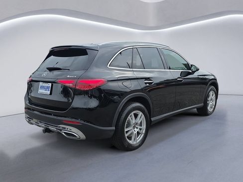 Used 2025 Mercedes-Benz GLC 300 4MATIC image 4