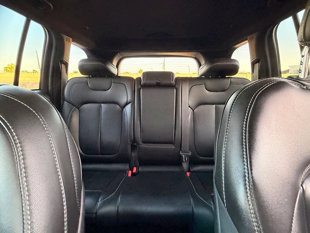 Used 2025 Jeep Grand Cherokee Limited w/ Black Appearance Package RWD image 16