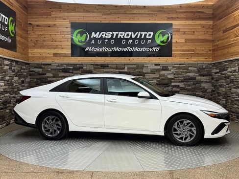 Used 2024 Hyundai Elantra SEL FWD image 15