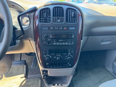 Used 2003 Chrysler Town & Country LXi image 13