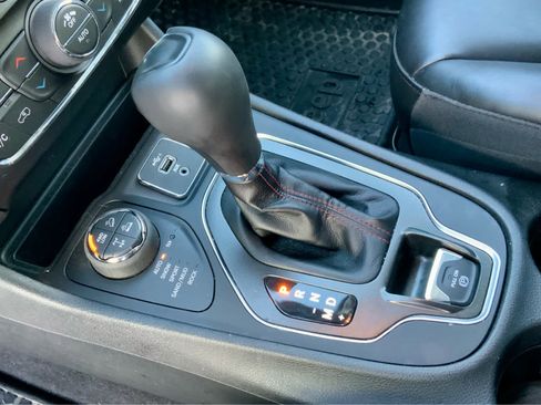 Used 2021 Jeep Cherokee Trailhawk w/ Comfort/Convenience Group image 43