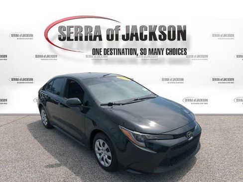 Used 2021 Toyota Corolla LE FWD image 2