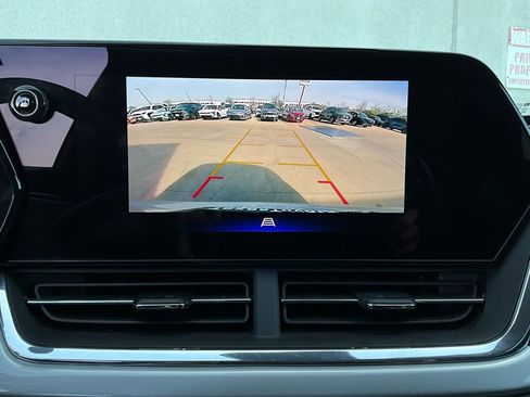 Used 2025 Chevrolet Trax LT image 30