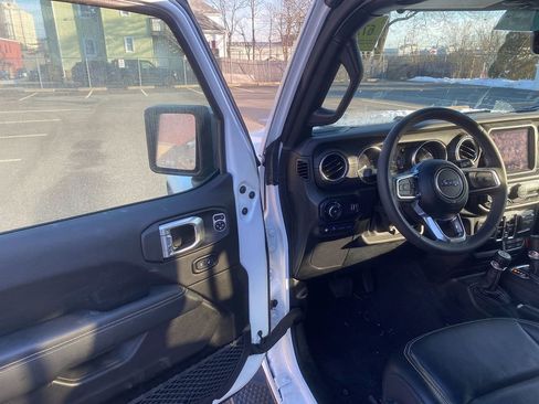 Used 2023 Jeep Wrangler Sahara image 10