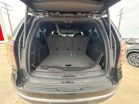 Used 2023 Chevrolet Suburban LT w/ Luxury Package AWD/4WD image 7