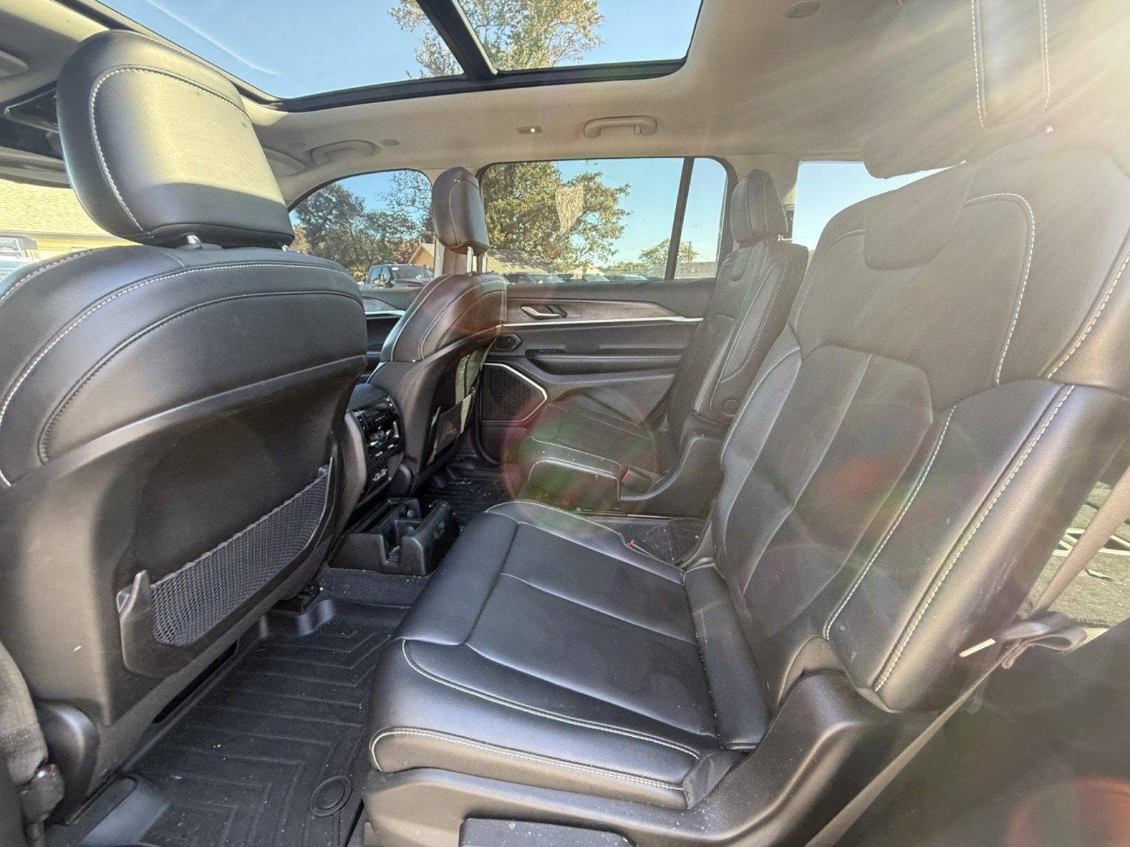 Used 2021 Jeep Grand Cherokee L Limited AWD/4WD image 23
