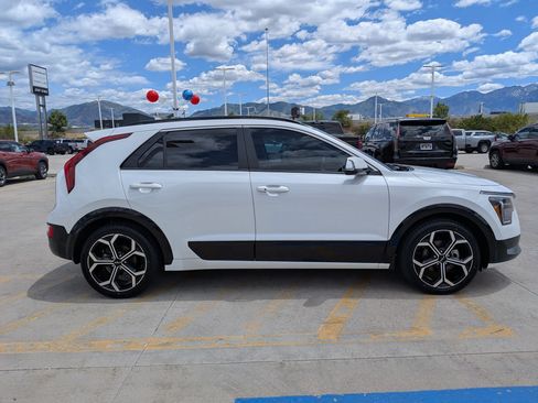 Certified 2023 Kia Niro EX Touring FWD image 6