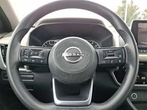 Used 2023 Nissan Rogue SV image 16