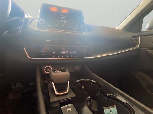 Used 2024 Nissan Rogue SV AWD/4WD image 17