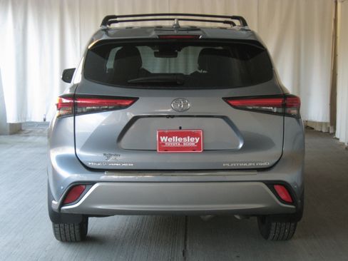 Used 2020 Toyota Highlander Platinum image 31