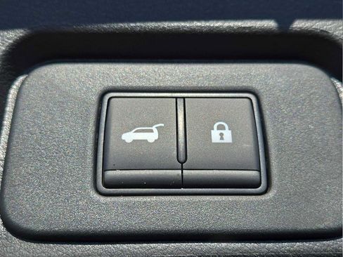 Used 2025 Nissan Rogue SV FWD image 11