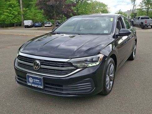 Used 2022 Volkswagen Jetta SE w/ Panoramic Sunroof Package FWD image 4