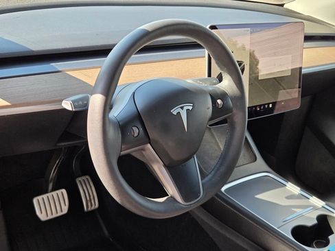 Used 2022 Tesla Model Y Performance AWD/4WD image 23