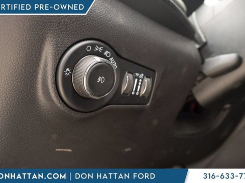 Used 2022 Jeep Compass Trailhawk w/ Trailhawk Convenience Group AWD/4WD image 24
