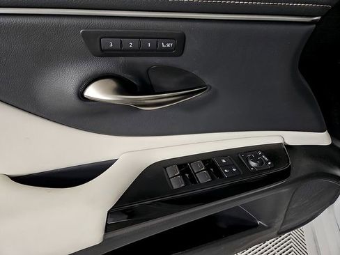 Used 2025 Lexus ES 350 w/ Premium Package FWD image 13